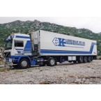 WSI Ijzerman Transport; VOLVO F12 GLOBETROTTER 4X2 CLASSIC REEFER TRAILER - 3 AXLE (01-4618)